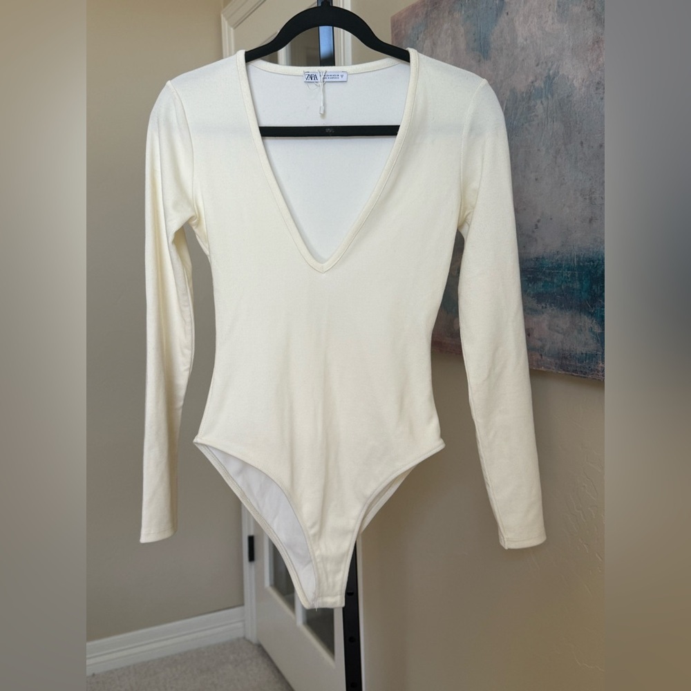 New Zara Deep V Knit Ribbed Long Sleeve Bodysuit Women’s size Medium Cream